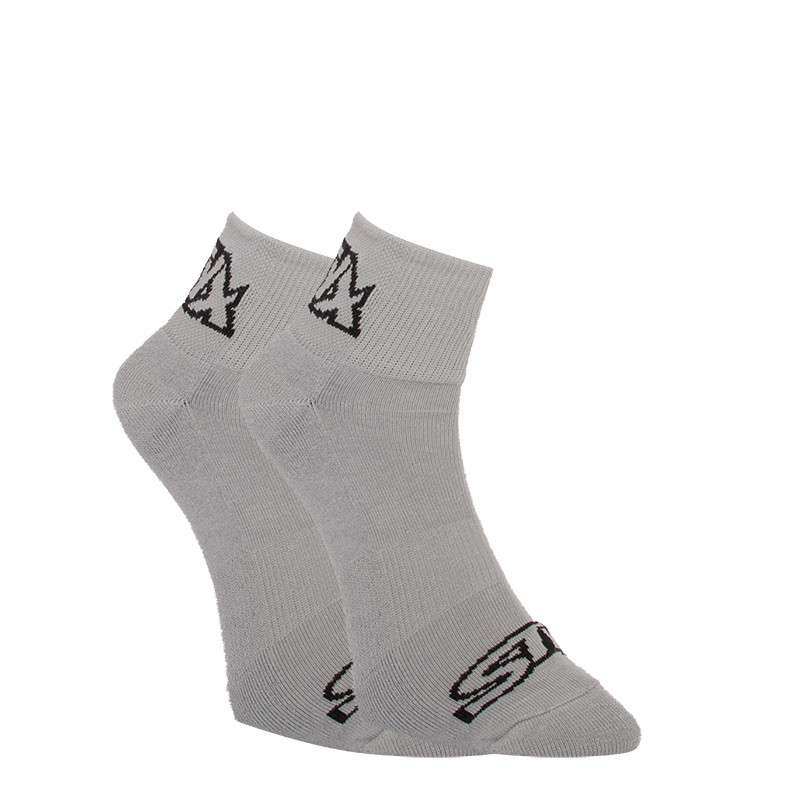 E-shop Ponožky Styx kotníkové šedé s černým logem