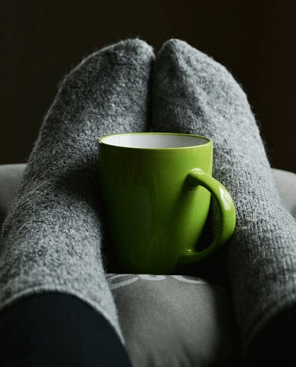 Teplé ponožky a teplý čaj nás snadno udrží v pohodě i během zimních měsíců.