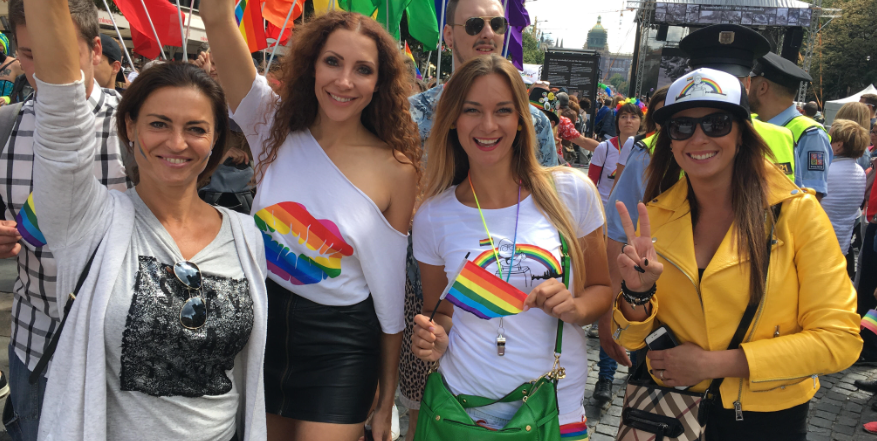 Moderátorka Veronika Sasková Farářová podpořila Prague Pride. 